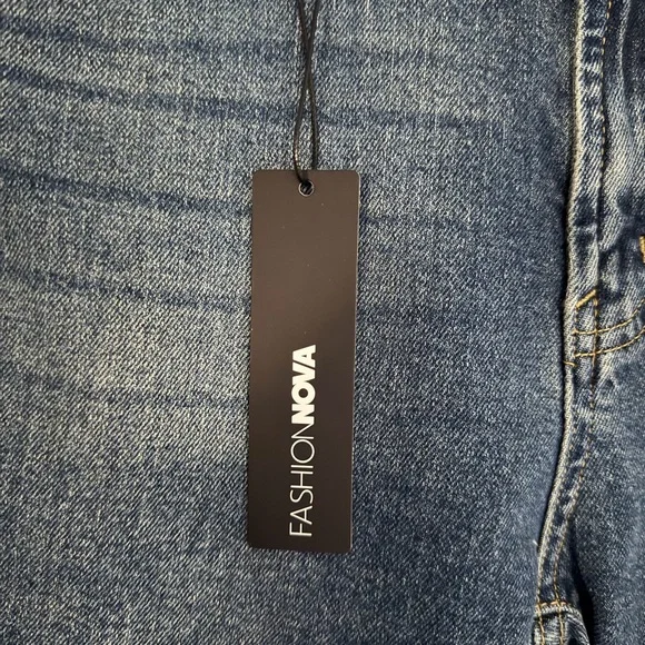 Fashion Nova Women’s 13 High Waist Blue Jeans NWT Inseam 33” - Picture 3 of 5